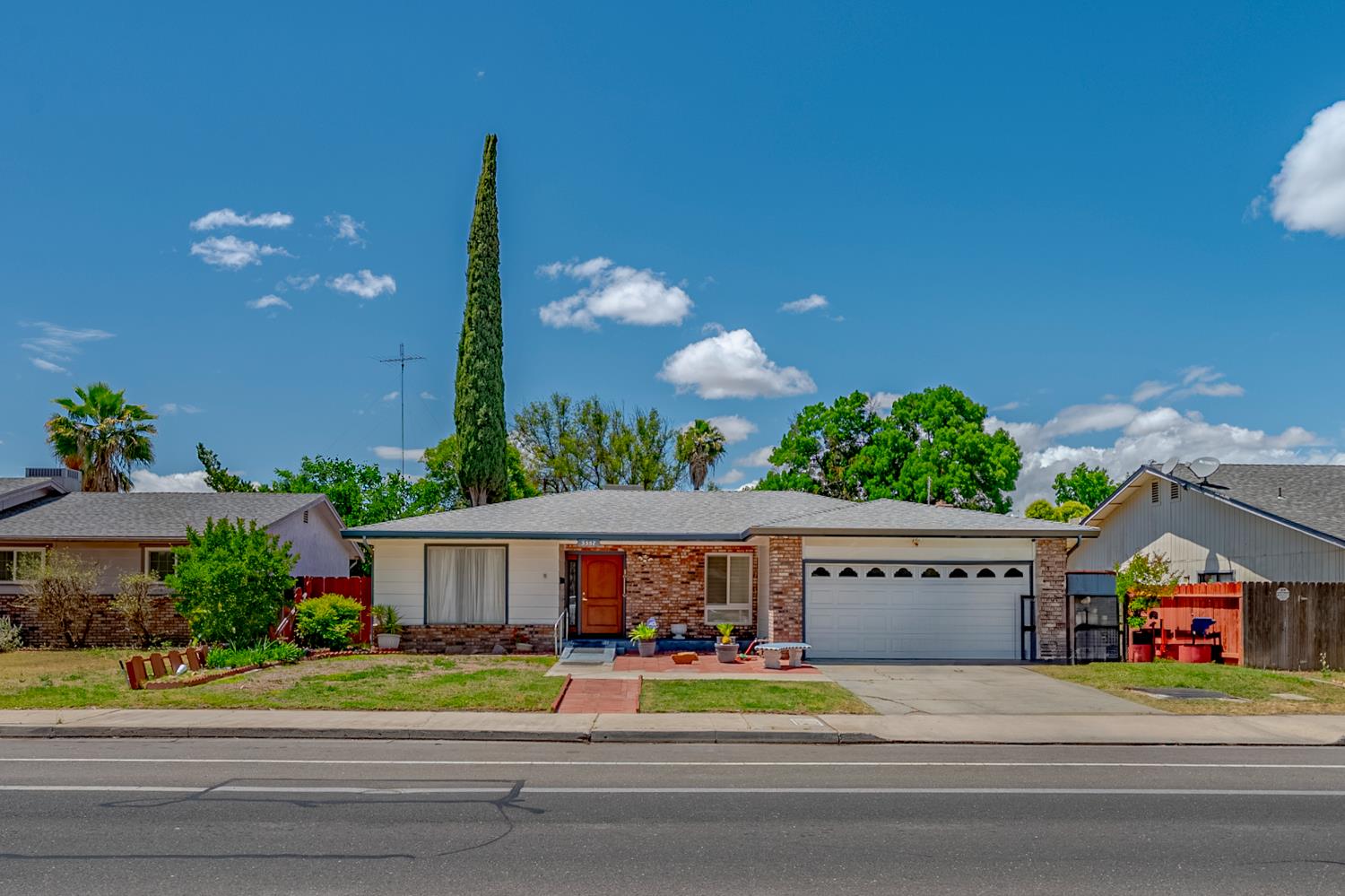 Detail Gallery Image 1 of 37 For 3557 M, Merced,  CA 95348 - 3 Beds | 2 Baths