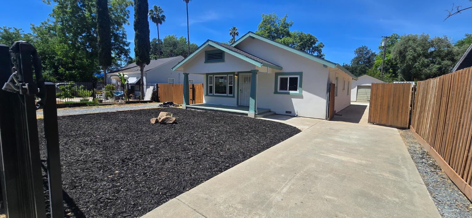 Detail Gallery Image 2 of 59 For 3129 Judah St, Sacramento,  CA 95815 - 2 Beds | 2 Baths
