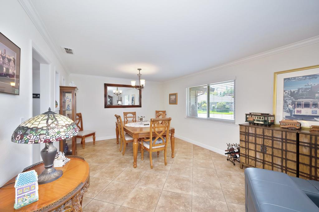 Detail Gallery Image 8 of 58 For 8725 Pathfinder Ct, Orangevale,  CA 95662 - 5 Beds | 3 Baths