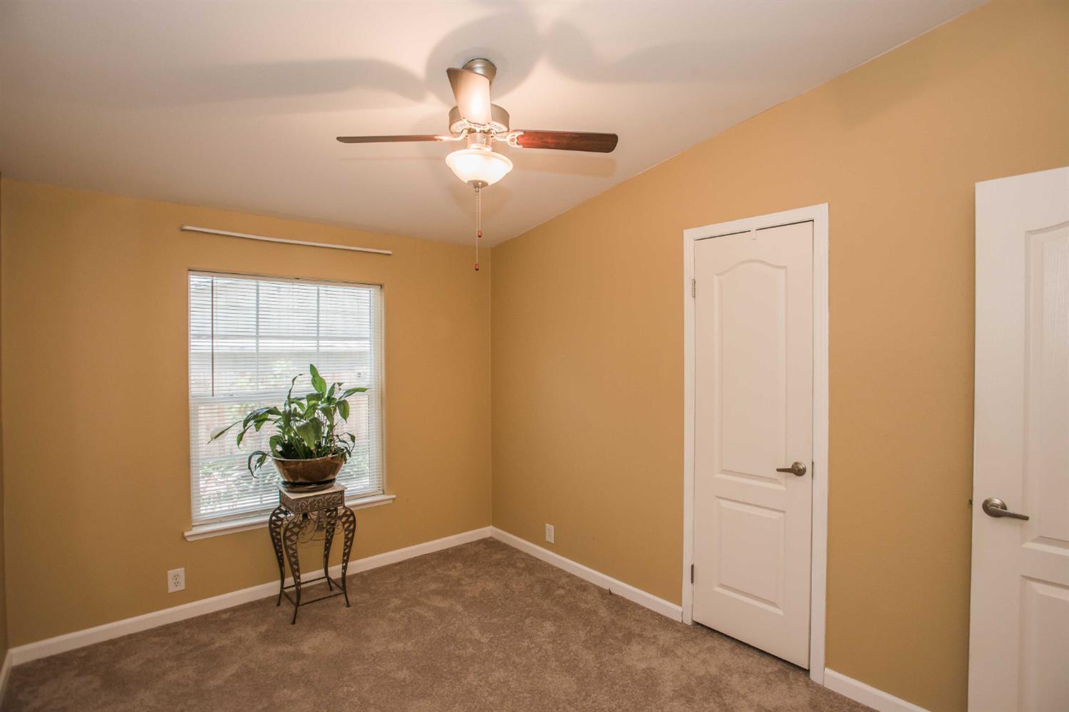 Detail Gallery Image 40 of 59 For 6946 27th St, Sacramento,  CA 95822 - 3 Beds | 2 Baths