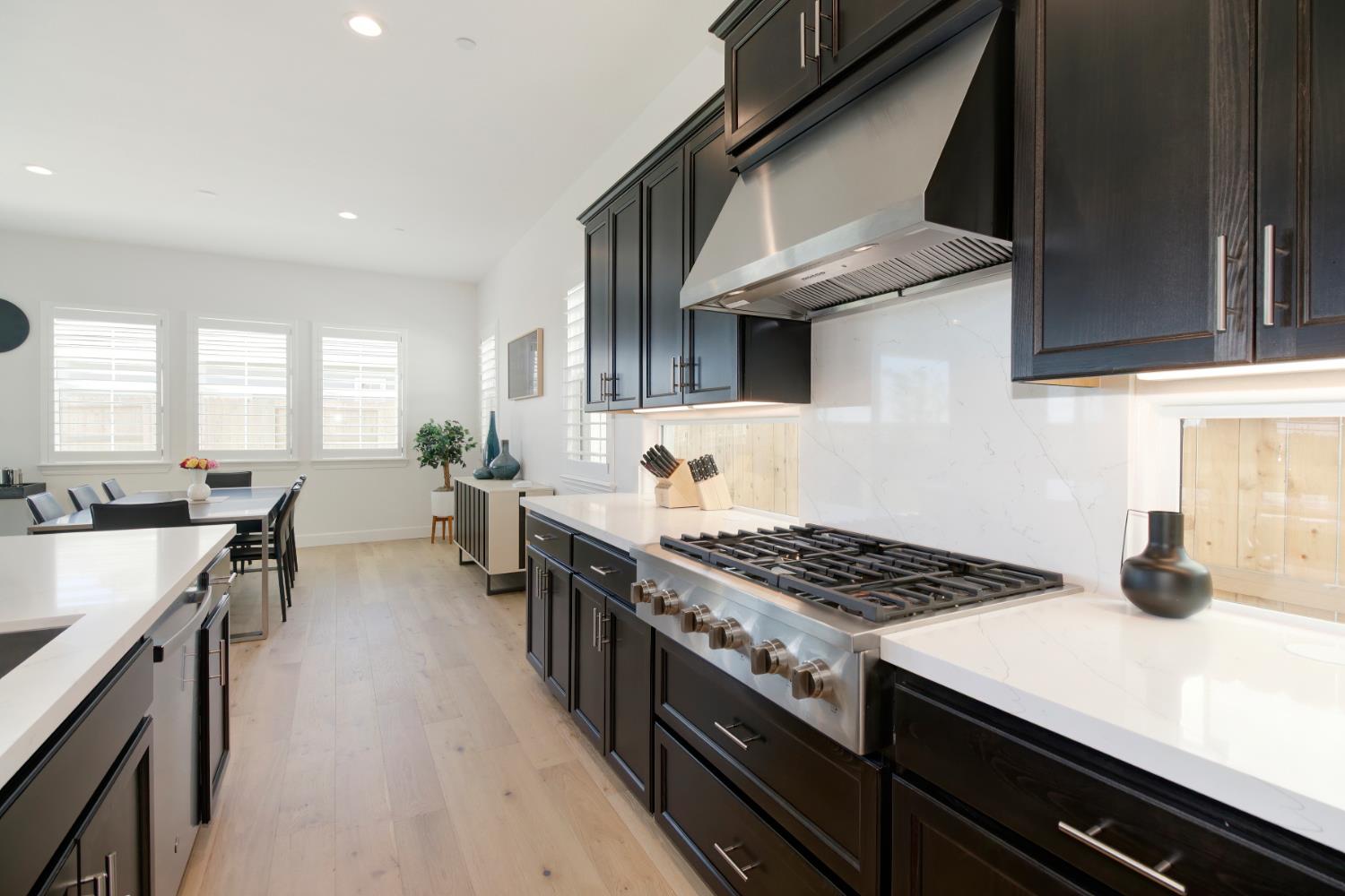 Detail Gallery Image 8 of 69 For 12818 Mission Peak Way, Rancho Cordova,  CA 95742 - 5 Beds | 4/1 Baths