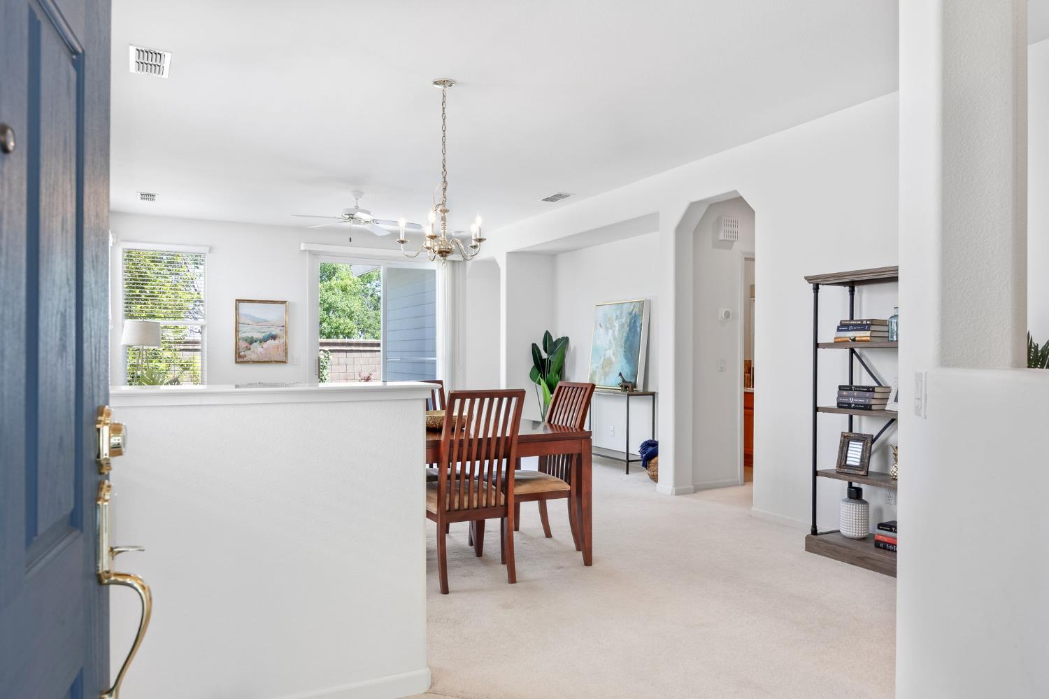Detail Gallery Image 8 of 66 For 2339 Ryedale Ln, Sacramento,  CA 95835 - 2 Beds | 2 Baths