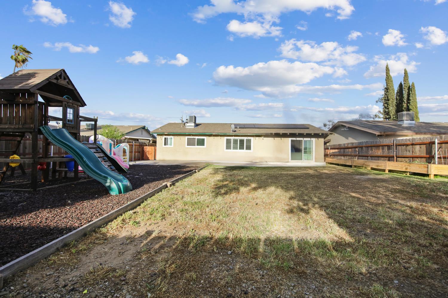 Detail Gallery Image 31 of 37 For 673 Locust Ave, Manteca,  CA 95337 - 3 Beds | 2 Baths
