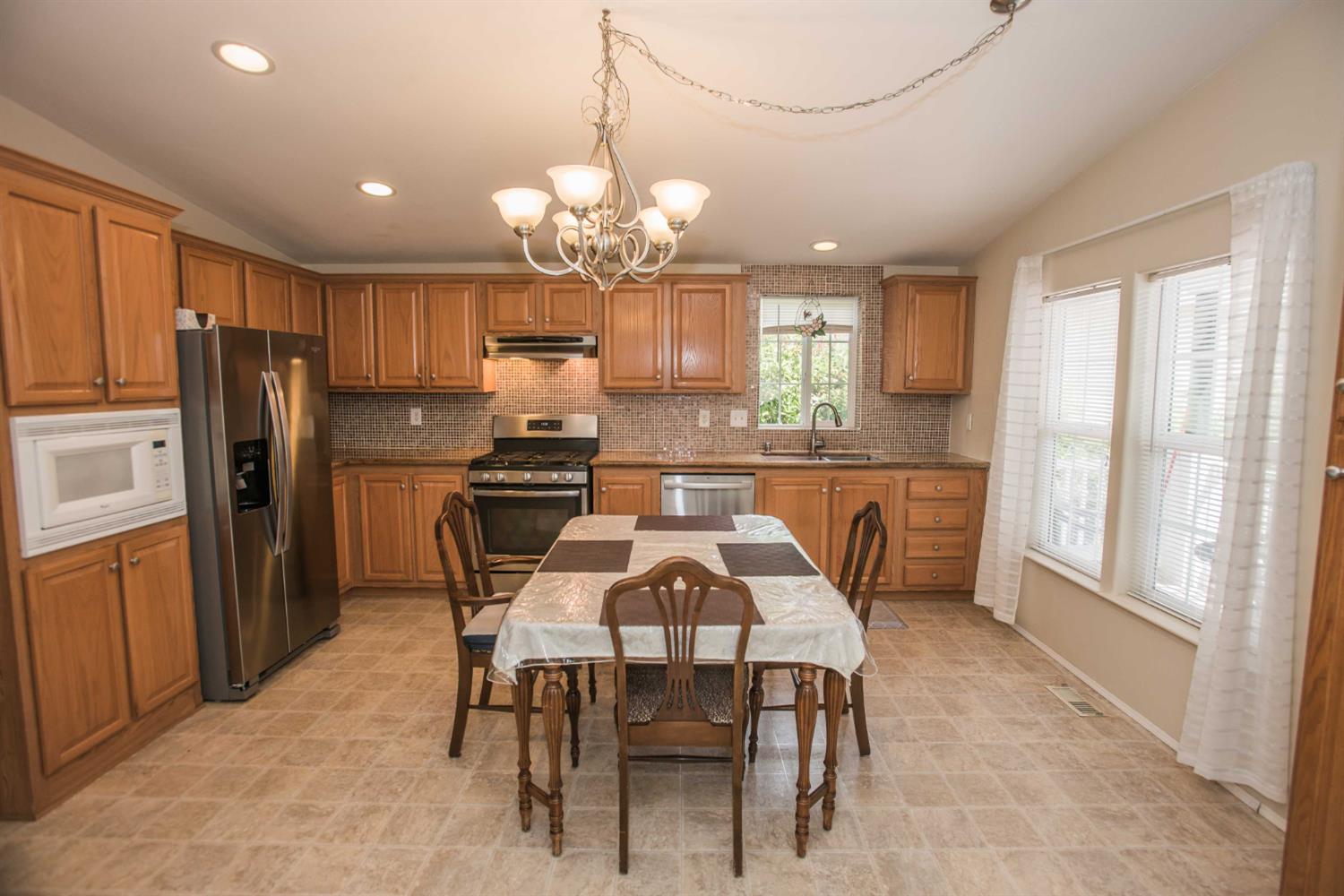 Detail Gallery Image 30 of 59 For 6946 27th St, Sacramento,  CA 95822 - 3 Beds | 2 Baths