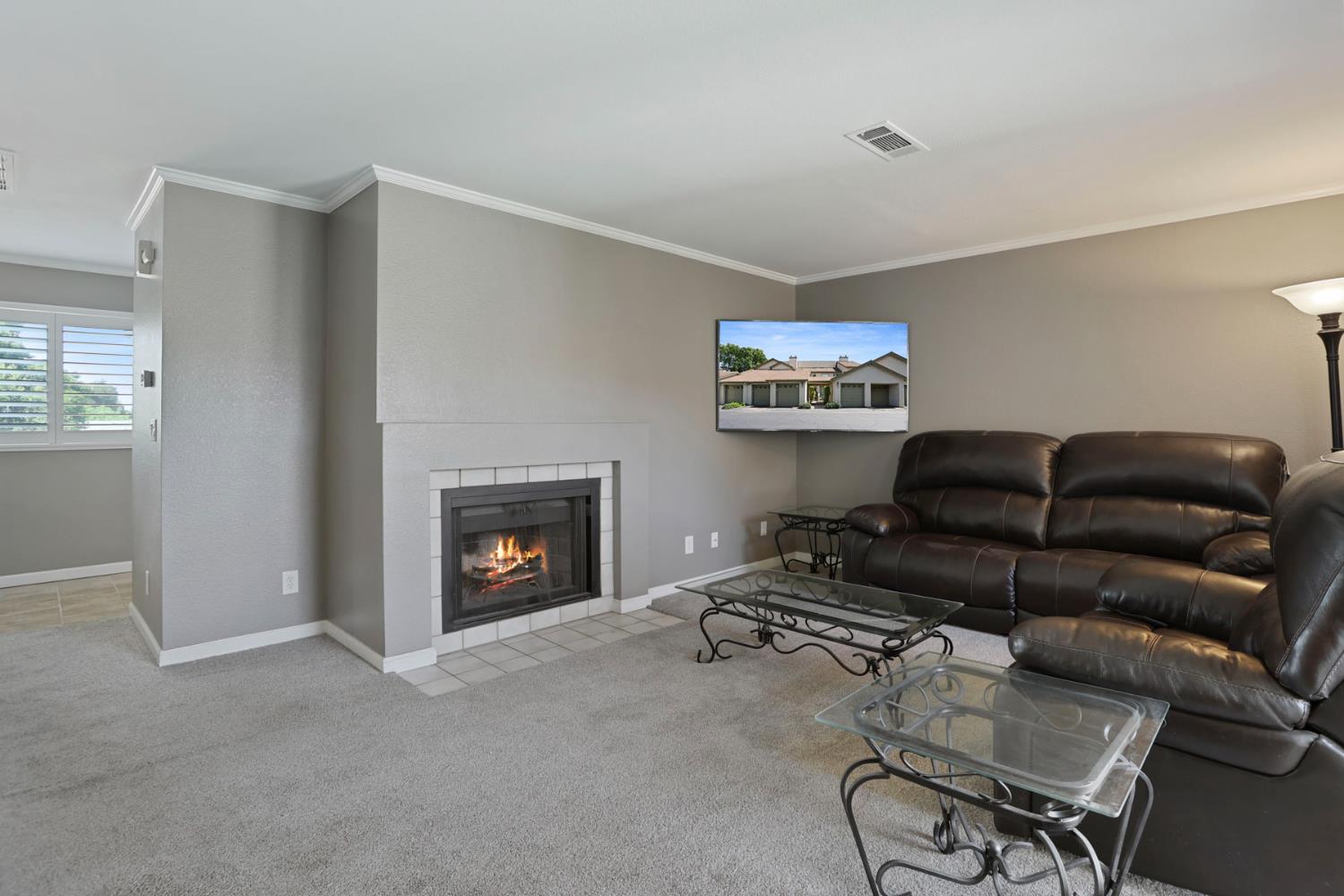 Detail Gallery Image 9 of 33 For 1615 Porter Way, Stockton,  CA 95207 - 2 Beds | 2 Baths