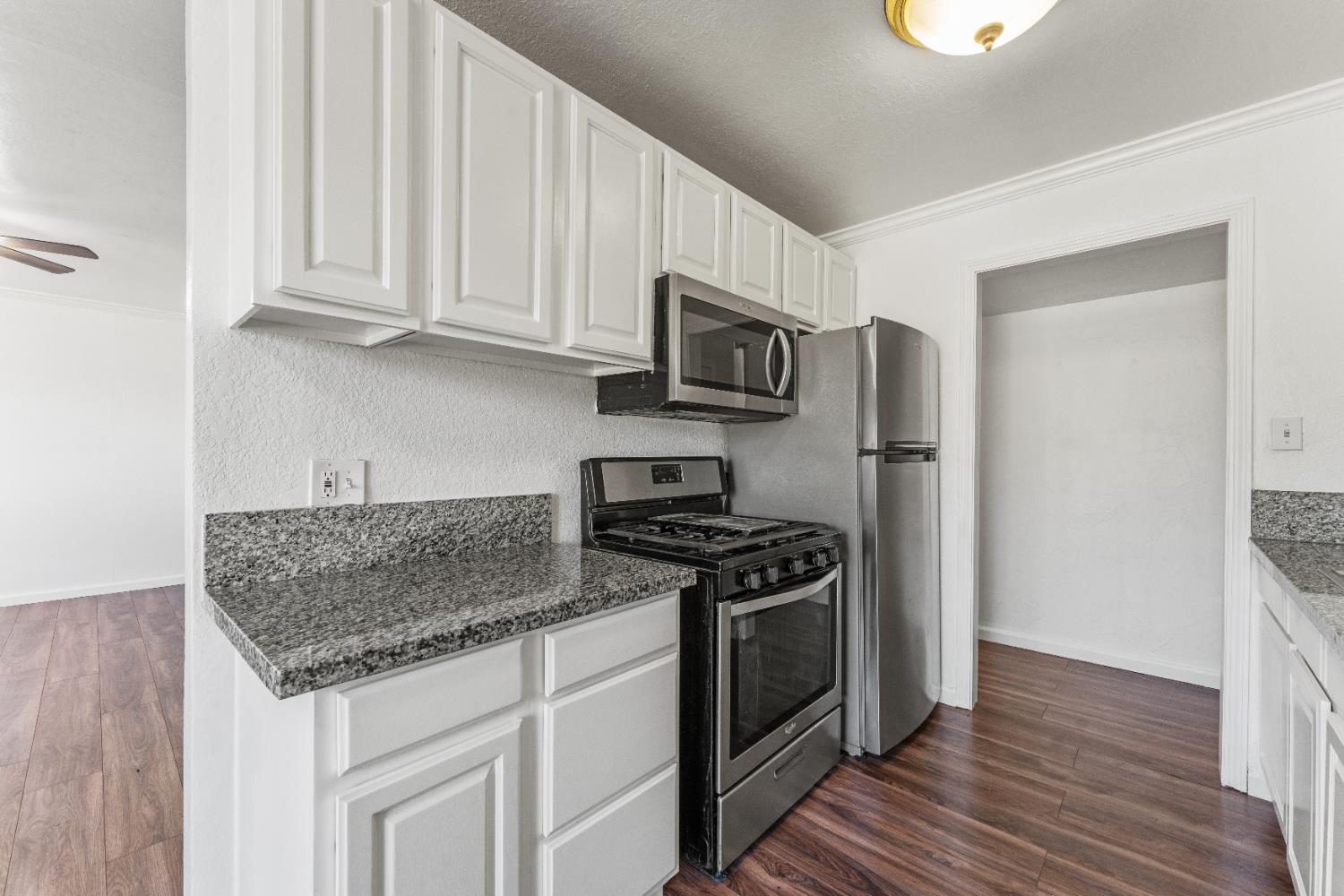 Detail Gallery Image 11 of 23 For 5741 San Vincente Way, North Highlands,  CA 95660 - 3 Beds | 1 Baths