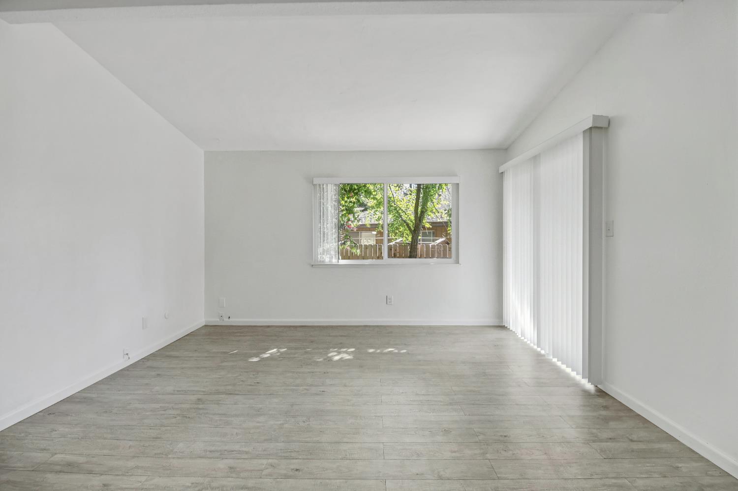Detail Gallery Image 9 of 43 For 4920 Douvan Ct, Carmichael,  CA 95608 - – Beds | – Baths