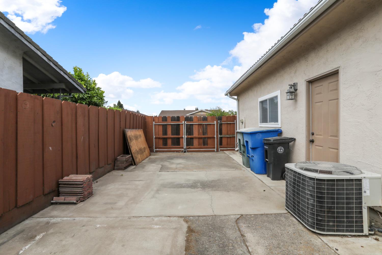 Detail Gallery Image 32 of 38 For 678 Emerald Pl, Manteca,  CA 95336 - 3 Beds | 2 Baths