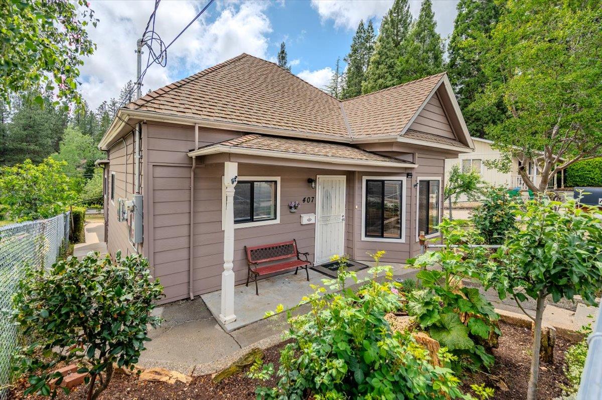 Detail Gallery Image 1 of 43 For 407 Chapel St, Grass Valley,  CA 95945 - 3 Beds | 2 Baths