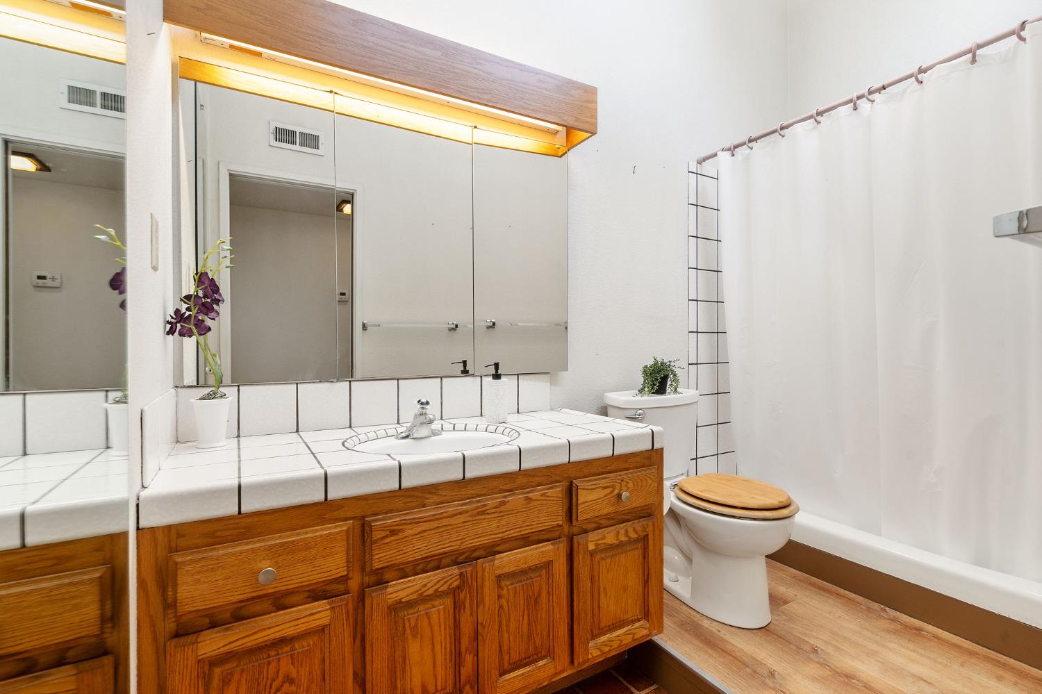 Detail Gallery Image 20 of 30 For 1738 Bannon Creek Dr, Sacramento,  CA 95833 - 3 Beds | 2 Baths