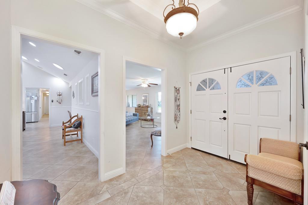Detail Gallery Image 6 of 58 For 8725 Pathfinder Ct, Orangevale,  CA 95662 - 5 Beds | 3 Baths