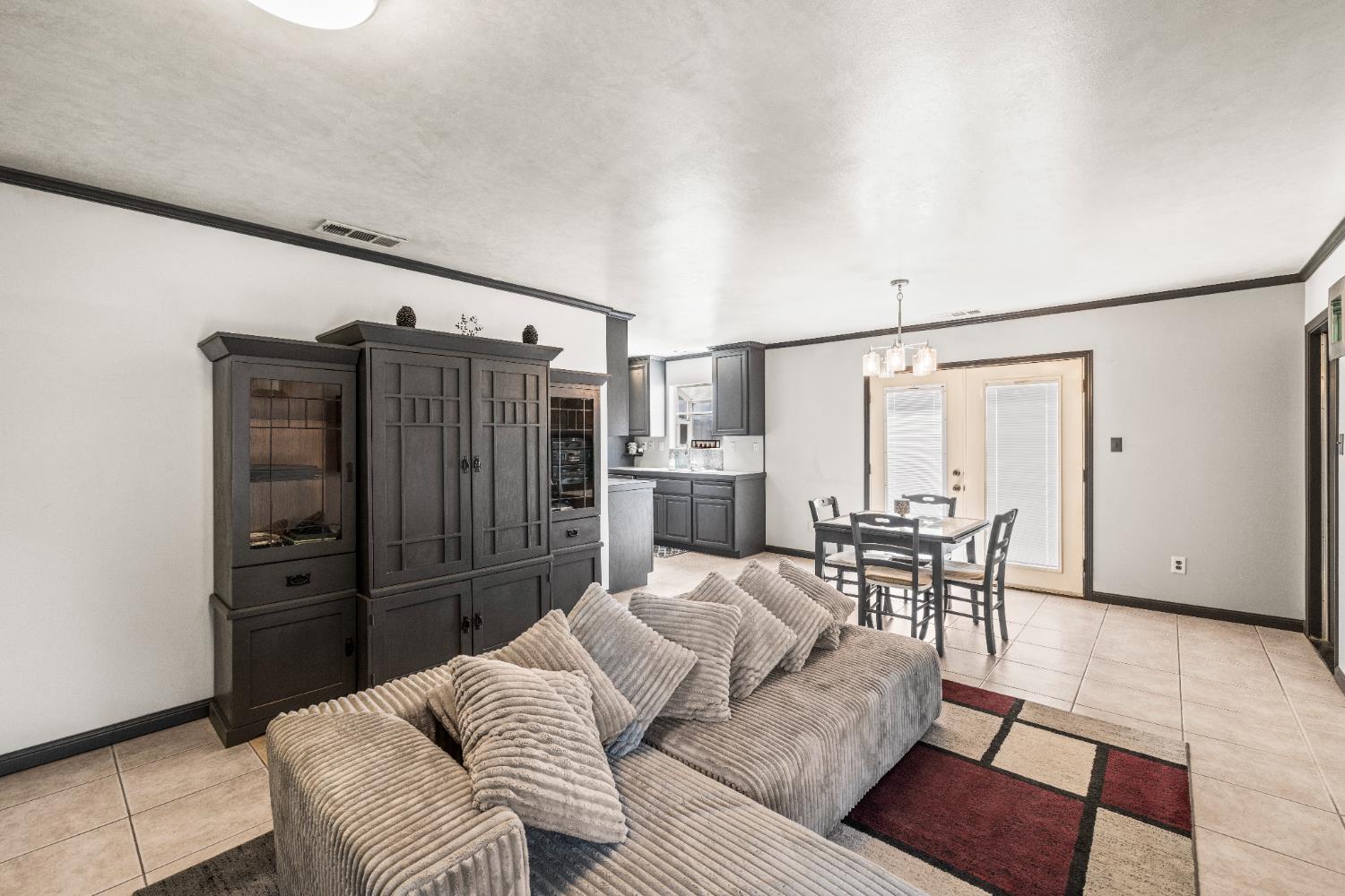 Detail Gallery Image 7 of 19 For 5956 York Glen, Sacramento,  CA 95842 - 3 Beds | 1 Baths