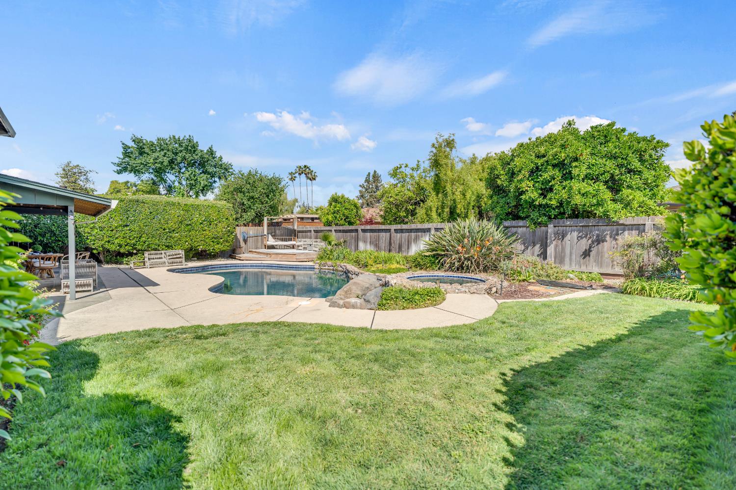 Detail Gallery Image 42 of 48 For 90 Parklite Cir, Sacramento,  CA 95831 - 4 Beds | 2/1 Baths