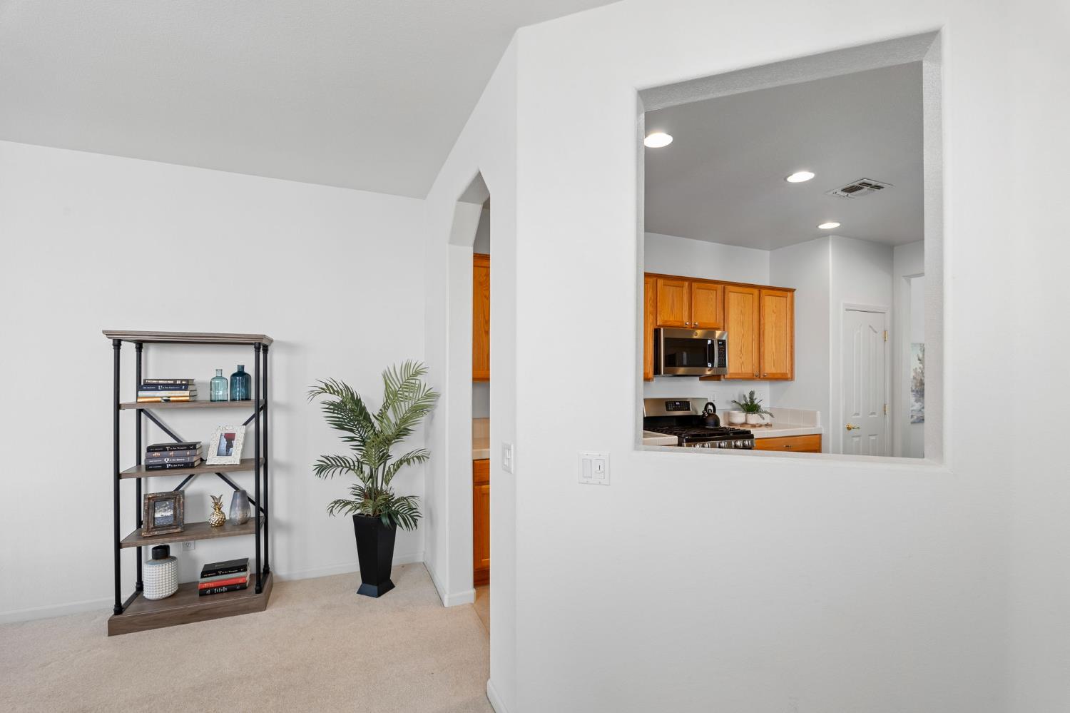 Detail Gallery Image 11 of 66 For 2339 Ryedale Ln, Sacramento,  CA 95835 - 2 Beds | 2 Baths