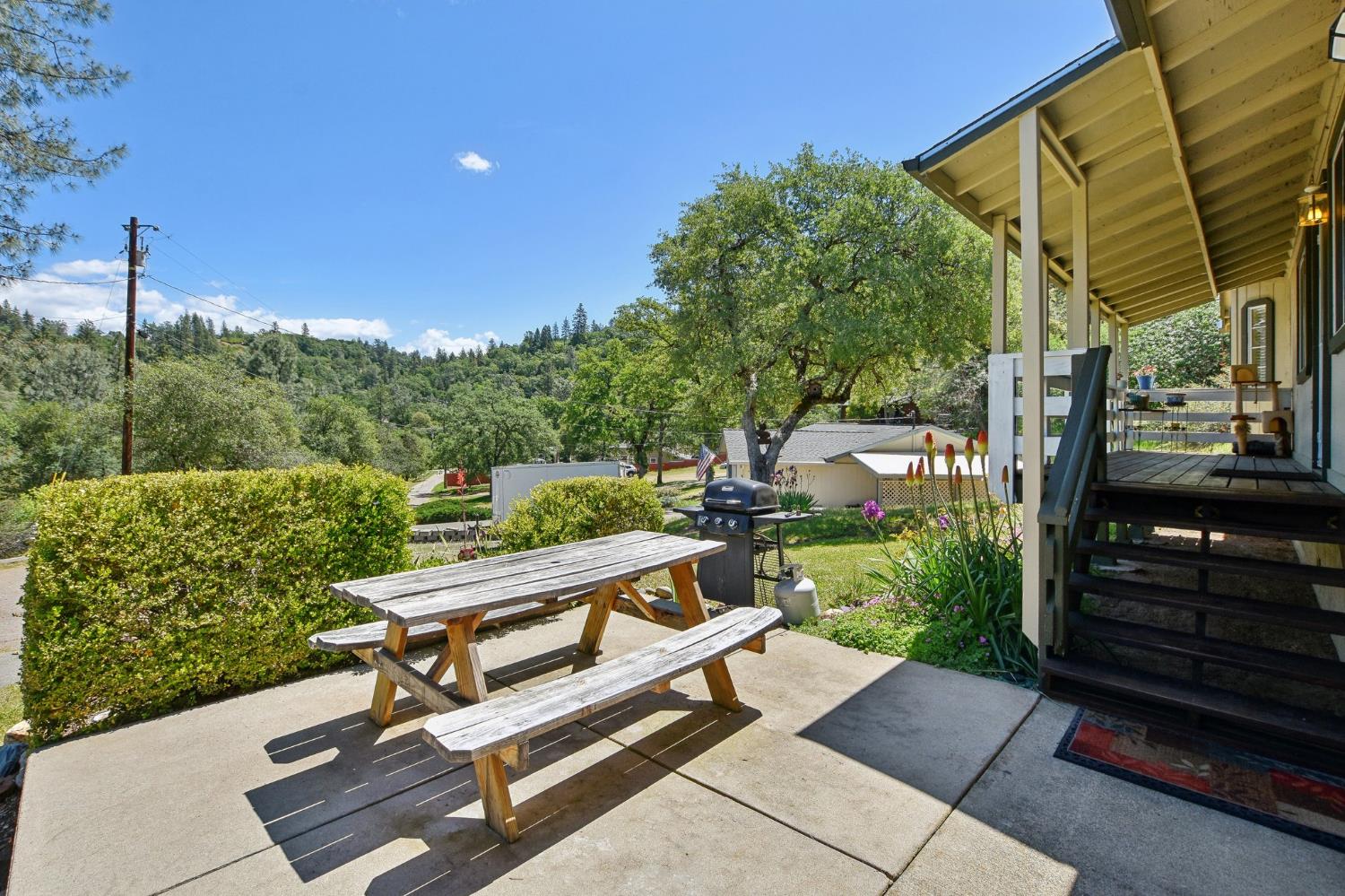 Detail Gallery Image 5 of 23 For 1840 Mary Ct, Placerville,  CA 95667 - 3 Beds | 2 Baths