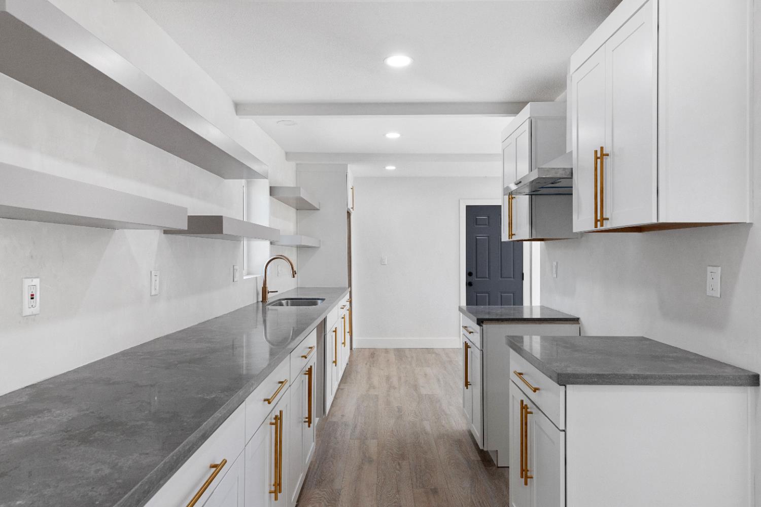 Detail Gallery Image 12 of 40 For 2124 Scenic Dr, Modesto,  CA 95355 - 4 Beds | 3/1 Baths