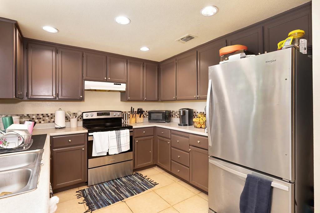 Detail Gallery Image 9 of 25 For 3708 Pullman Dr, Sacramento,  CA 95827 - 3 Beds | 2 Baths
