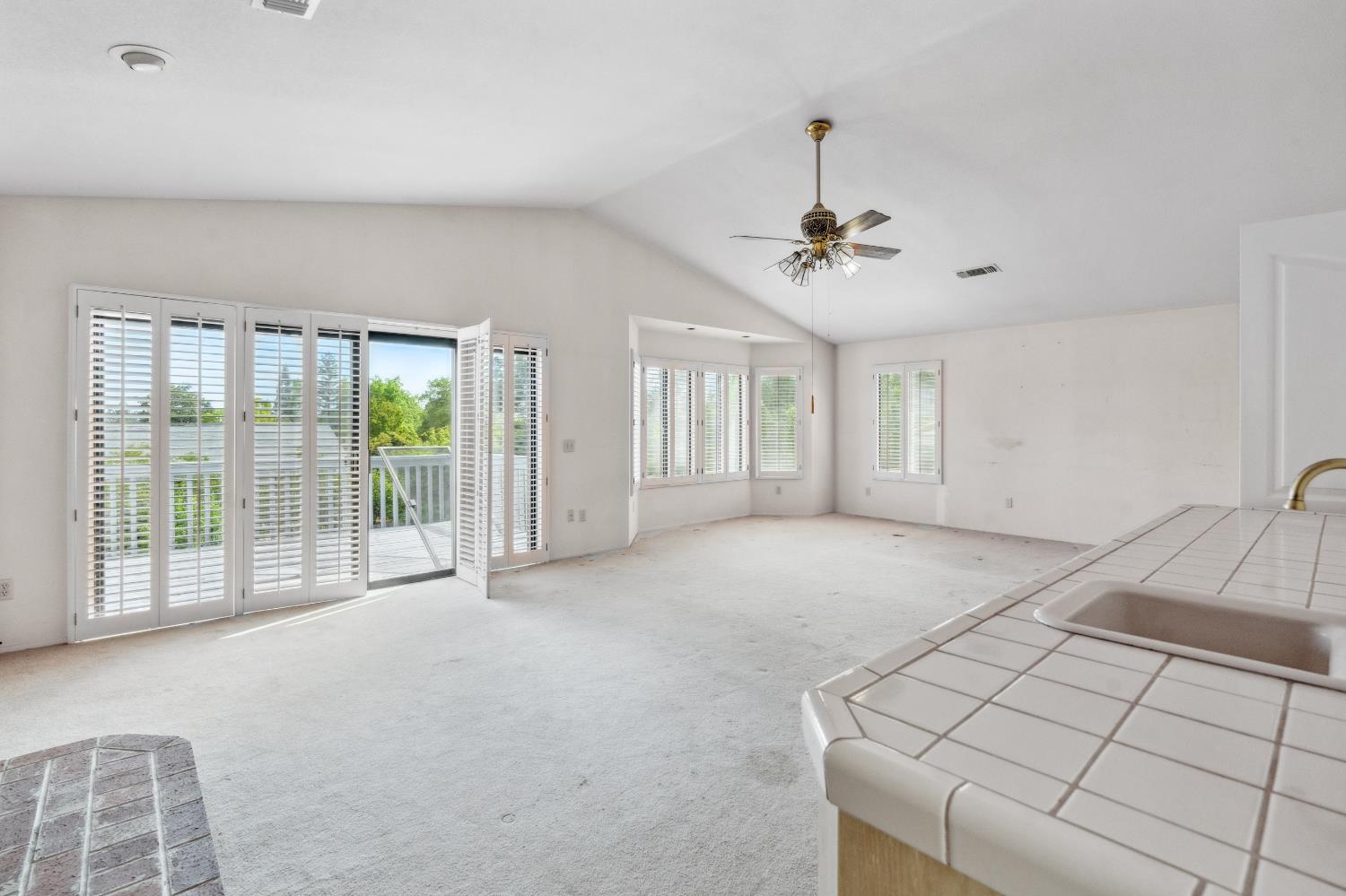Detail Gallery Image 6 of 91 For 8518 Rolling Green Way, Fair Oaks,  CA 95628 - 4 Beds | 2/2 Baths