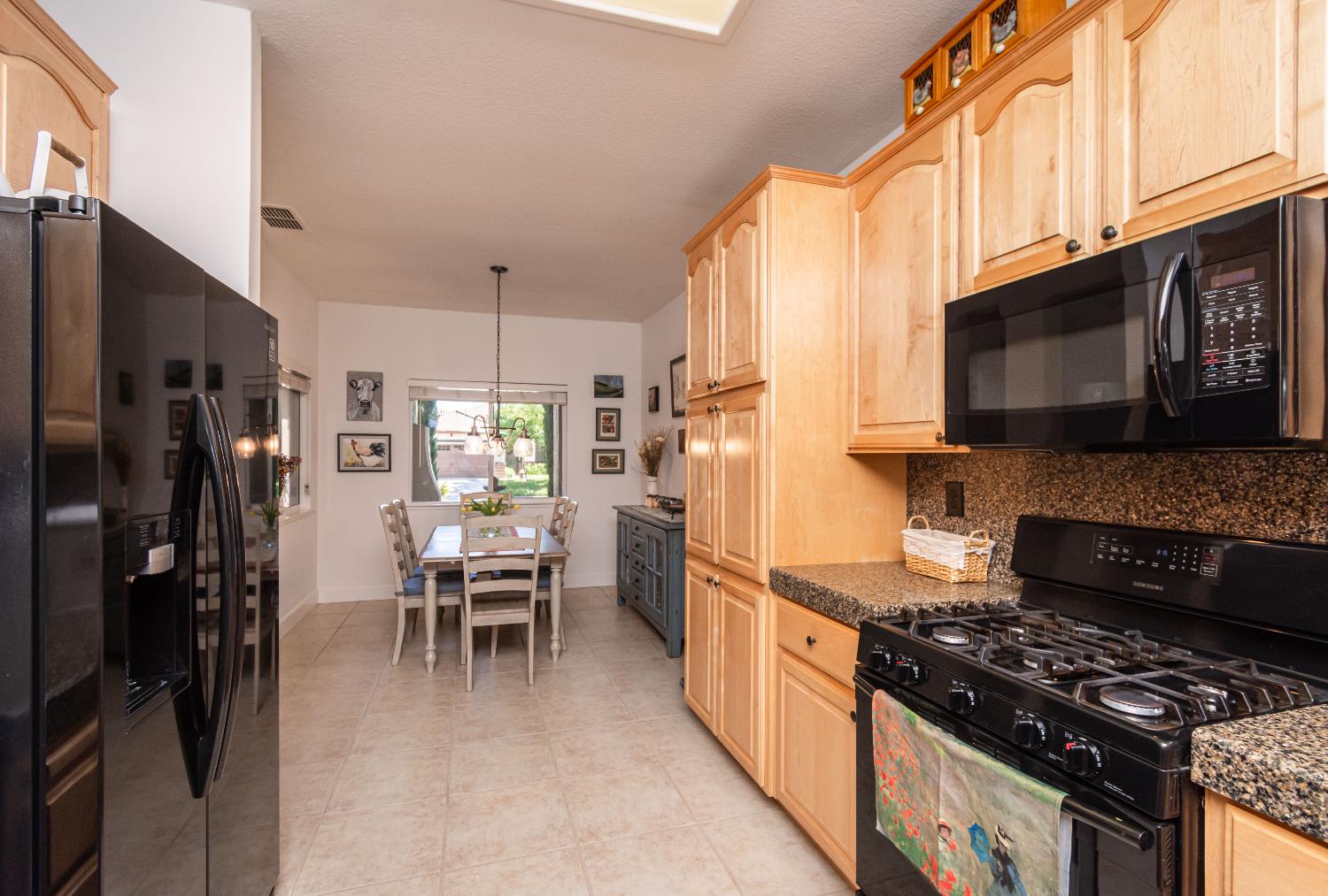 Detail Gallery Image 12 of 48 For 320 Leckenby Way, Folsom,  CA 95630 - 3 Beds | 2 Baths