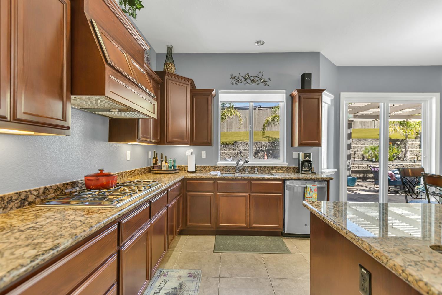 Detail Gallery Image 15 of 76 For 8530 Mandorla Cir, Orangevale,  CA 95662 - 4 Beds | 3/1 Baths