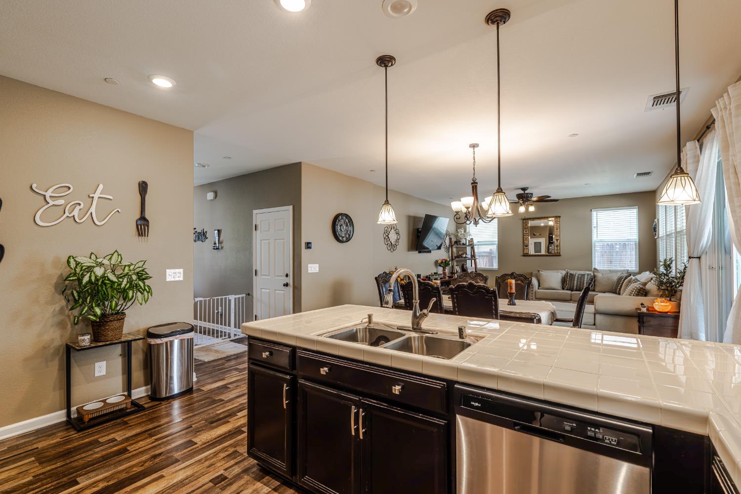 Detail Gallery Image 18 of 52 For 5271 Cloud Crest Way, Sacramento,  CA 95835 - 3 Beds | 2/1 Baths
