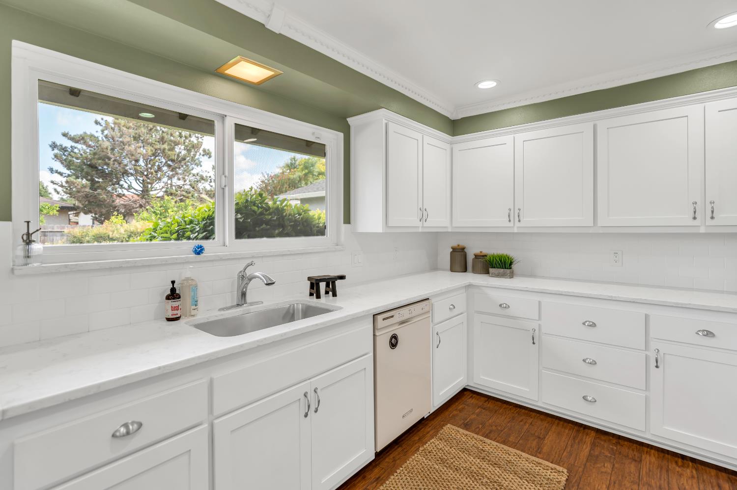 Detail Gallery Image 17 of 48 For 90 Parklite Cir, Sacramento,  CA 95831 - 4 Beds | 2/1 Baths