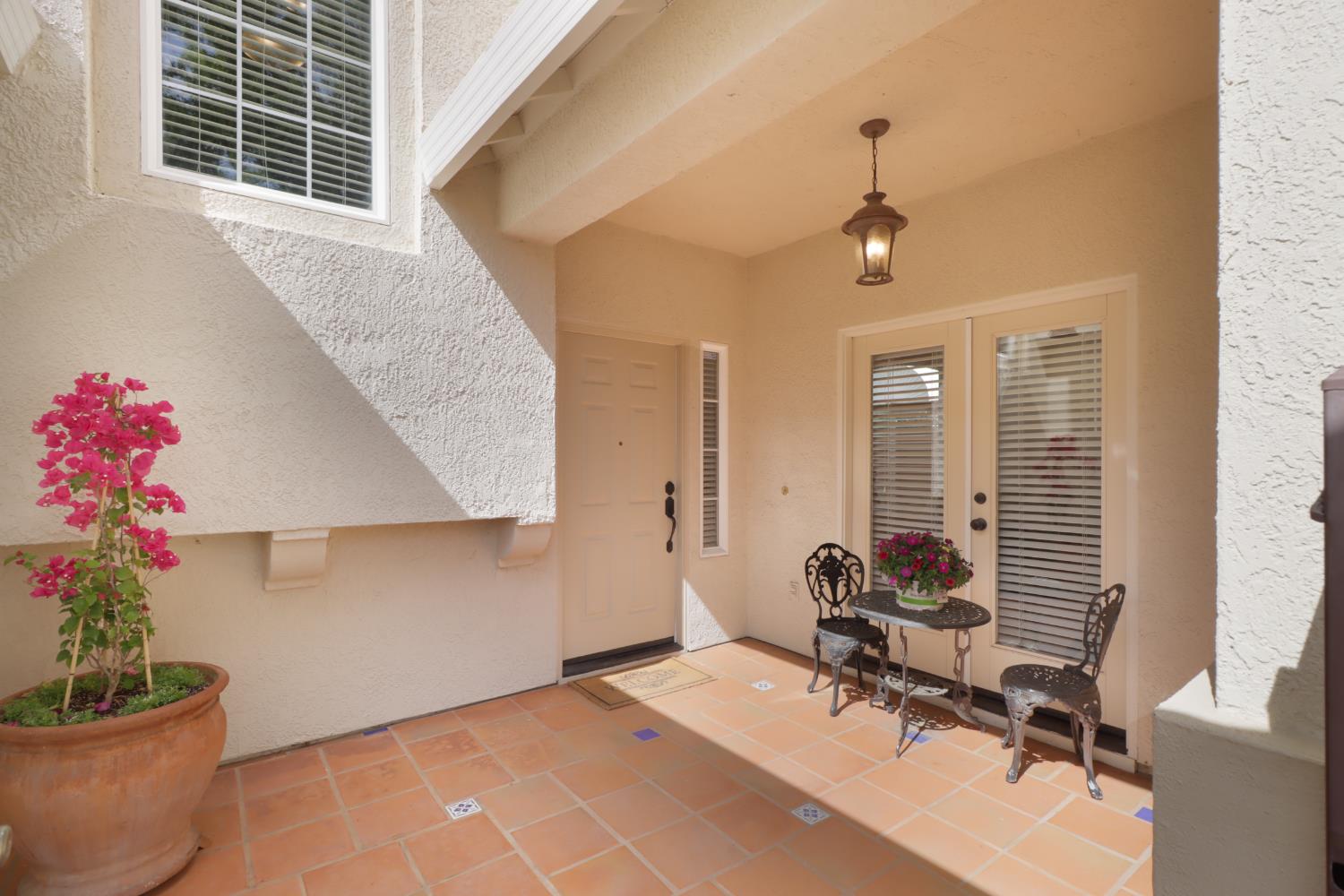 Detail Gallery Image 4 of 72 For 2049 Riggs Ave, Sacramento,  CA 95835 - 5 Beds | 3 Baths