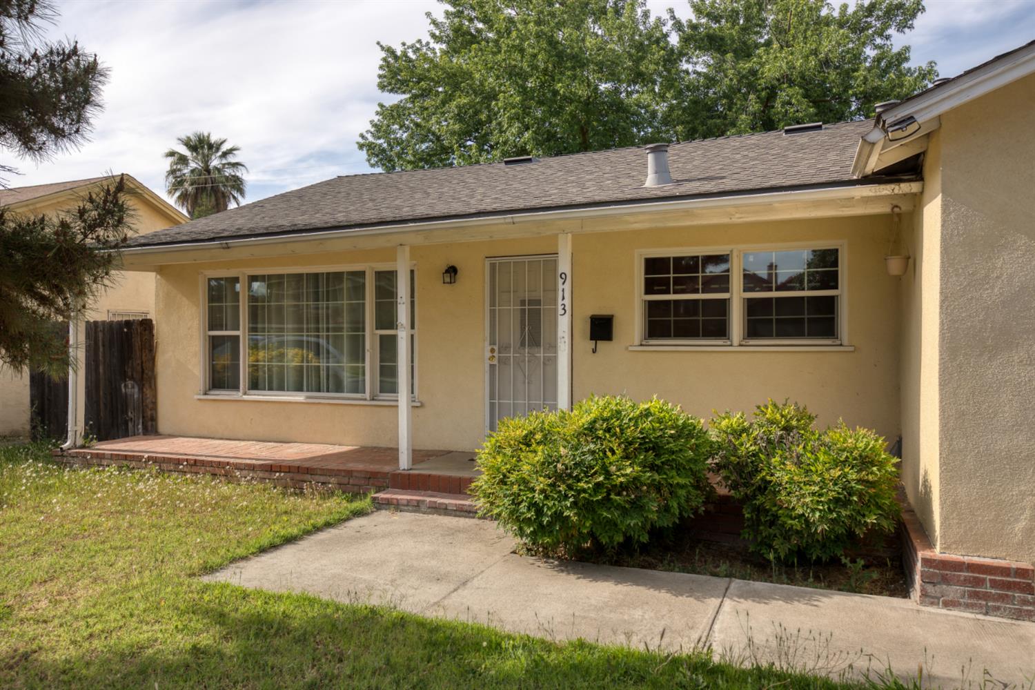 Detail Gallery Image 4 of 24 For 913 Norwegian Ave, Modesto,  CA 95350 - 3 Beds | 1 Baths
