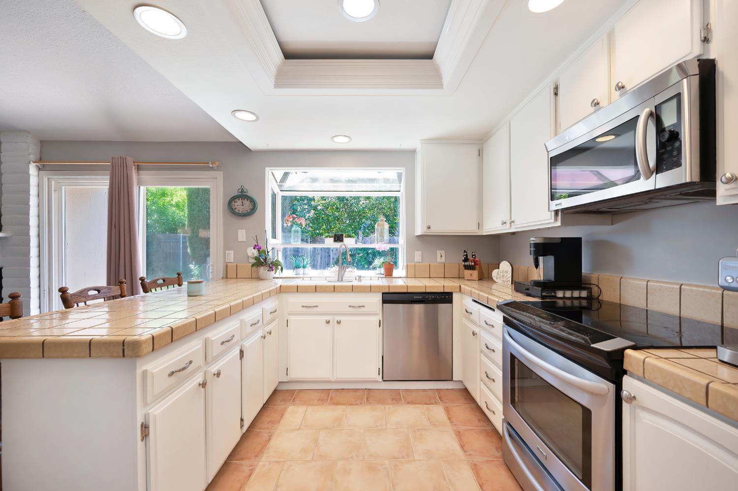 Detail Gallery Image 10 of 33 For 6546 Skyview Dr, Orangevale,  CA 95662 - 4 Beds | 2 Baths