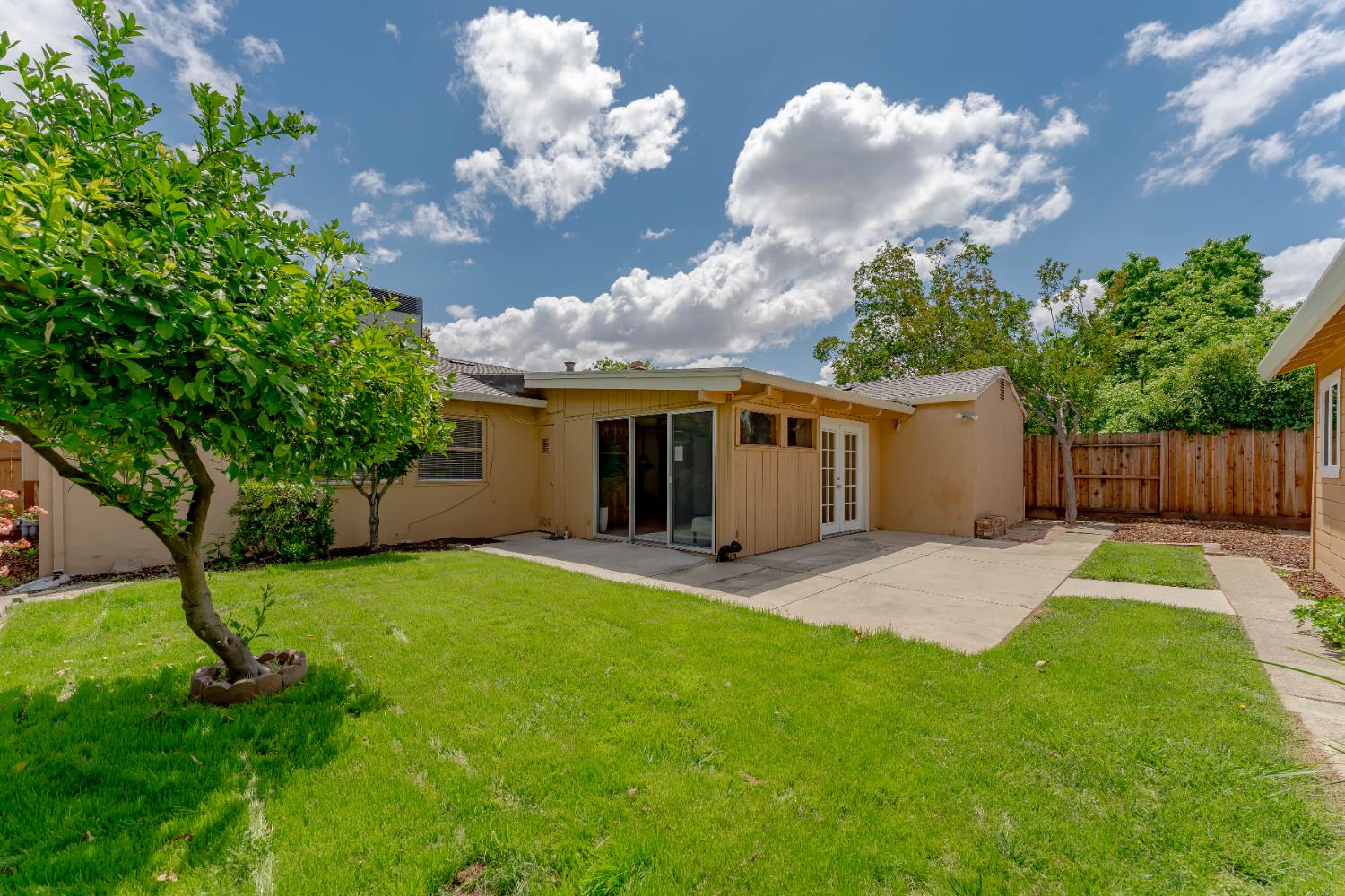 Detail Gallery Image 18 of 23 For 1325 Glenwood Rd, Sacramento,  CA 95864 - 3 Beds | 2 Baths