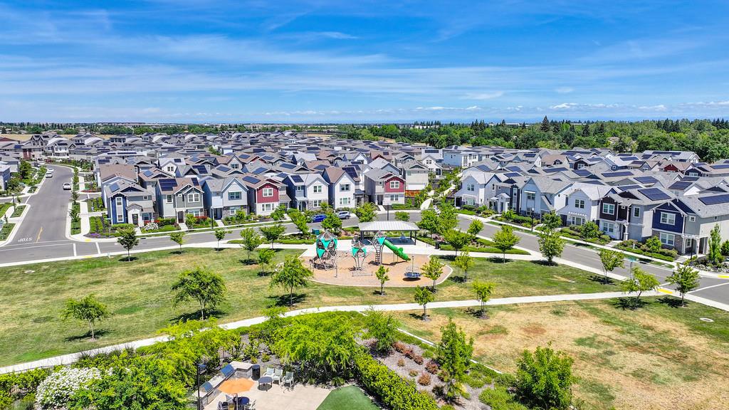 Detail Gallery Image 62 of 62 For 3074 Goldenvue Walk, Sacramento,  CA 95833 - 3 Beds | 2/1 Baths