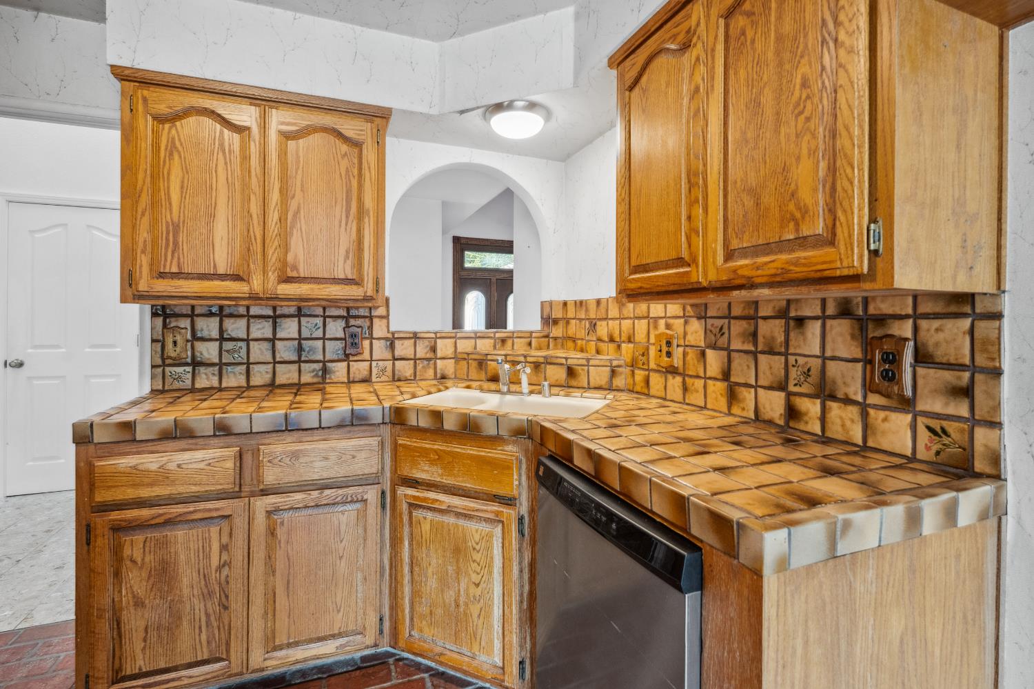 Detail Gallery Image 3 of 91 For 8518 Rolling Green Way, Fair Oaks,  CA 95628 - 4 Beds | 2/2 Baths