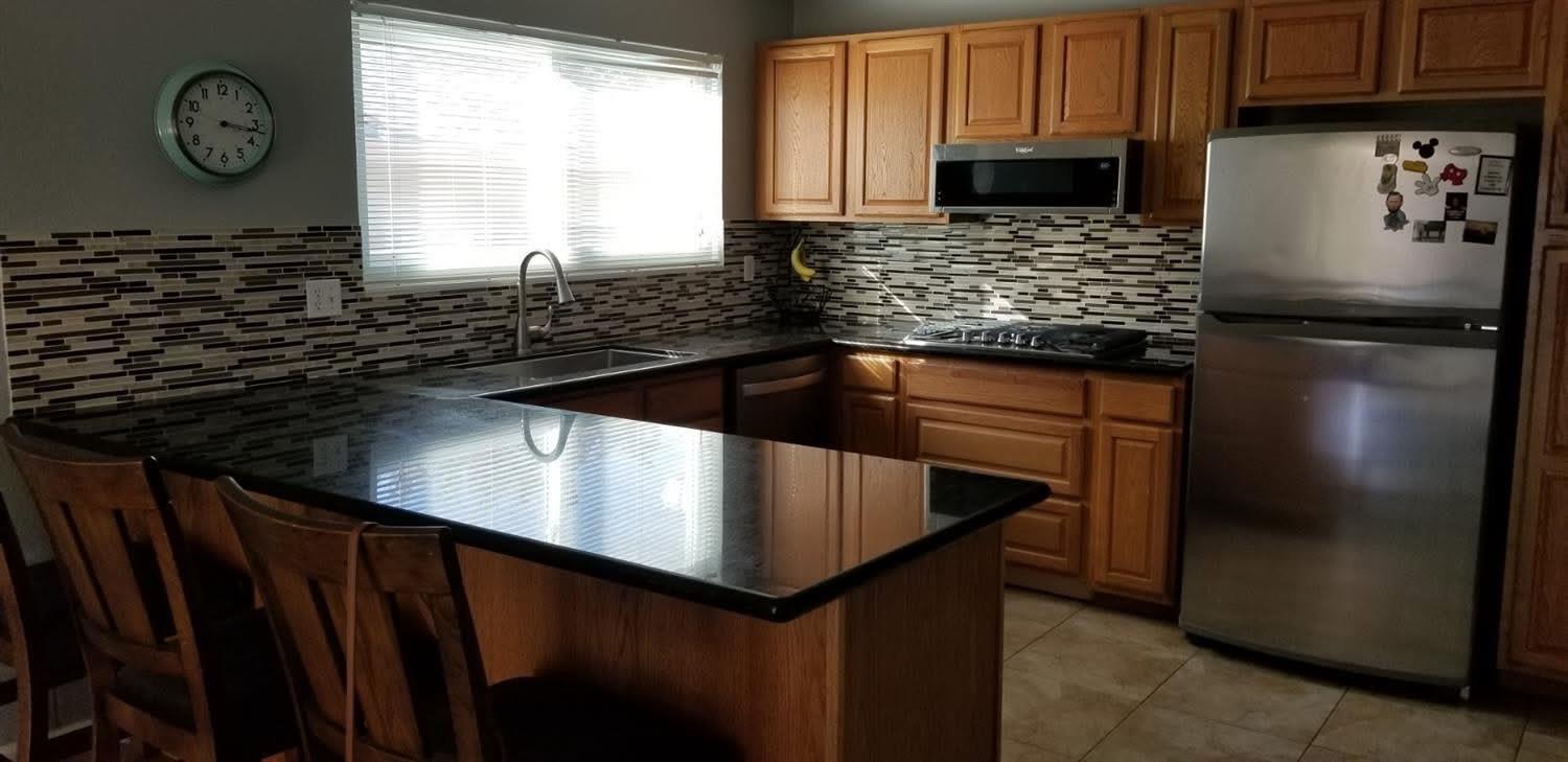 Detail Gallery Image 4 of 14 For 220 Hacienda, Woodland,  CA 95695 - 3 Beds | 2 Baths