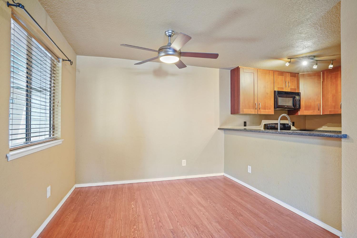Photo #6: 225063019 Listing: Photo #6