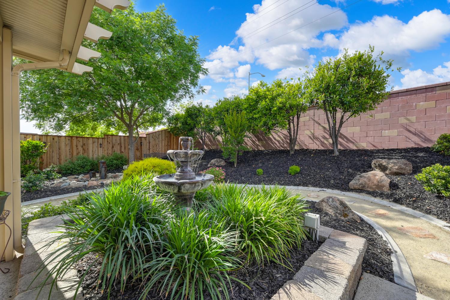 Detail Gallery Image 14 of 96 For 12379 El Portal Way, Rancho Cordova,  CA 95742 - 3 Beds | 2/1 Baths