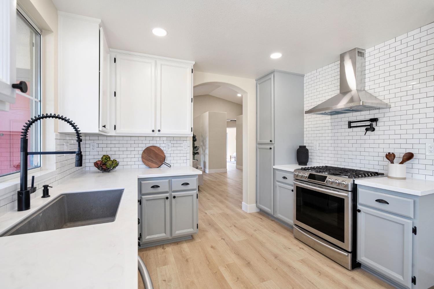 Detail Gallery Image 10 of 23 For 6042 Bach Ct, Citrus Heights,  CA 95621 - 3 Beds | 2 Baths