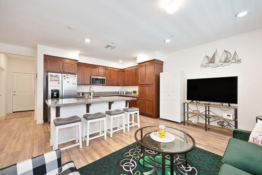 Goldenvue Walk, Sacramento, California image 9