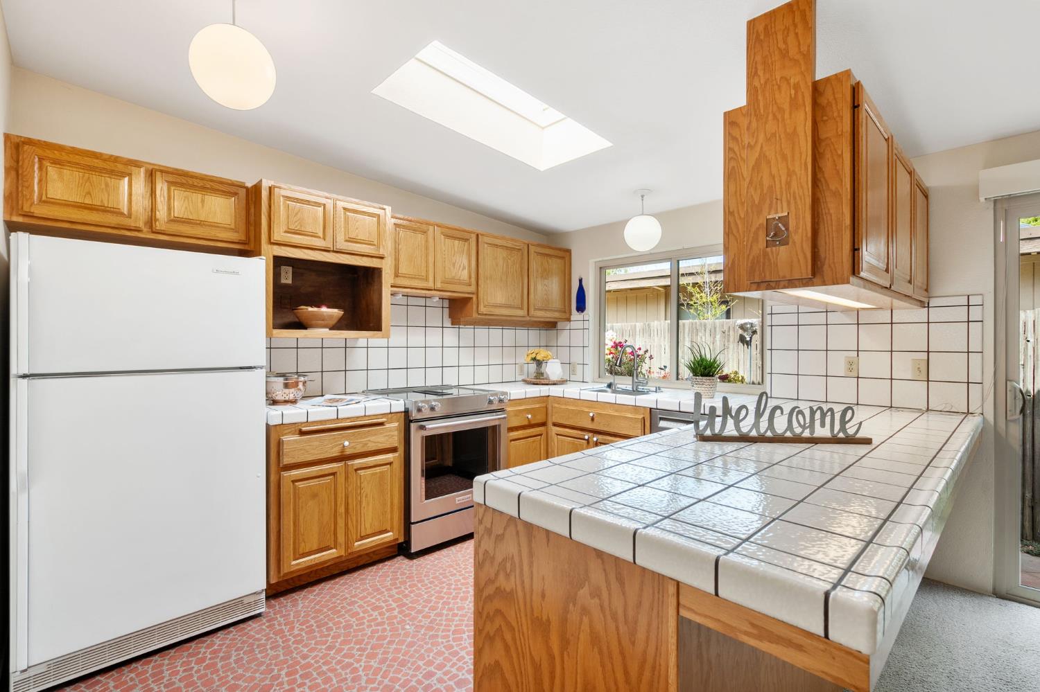 Detail Gallery Image 9 of 30 For 1738 Bannon Creek Dr, Sacramento,  CA 95833 - 3 Beds | 2 Baths