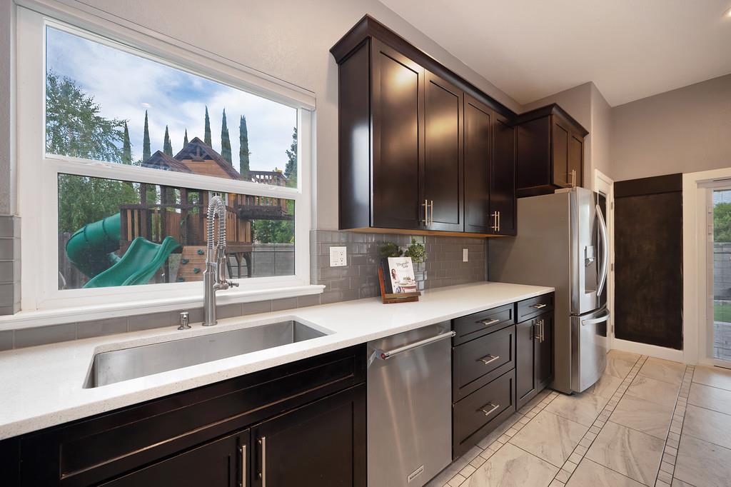 Detail Gallery Image 12 of 62 For 3153 Sumatra St, West Sacramento,  CA 95691 - 4 Beds | 3 Baths