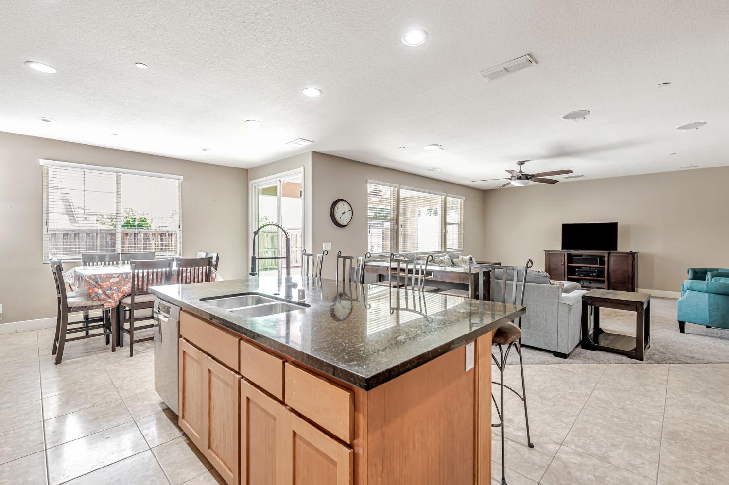 Detail Gallery Image 17 of 80 For 1162 Maugham Dr, Galt,  CA 95632 - 4 Beds | 3 Baths