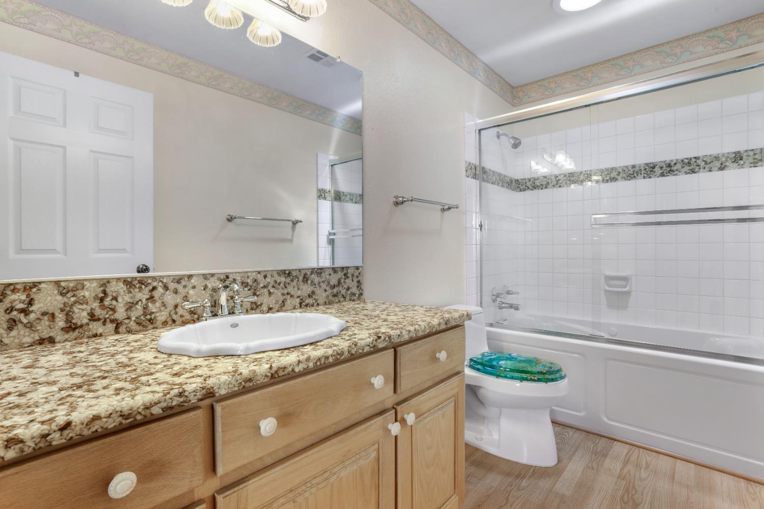 Detail Gallery Image 19 of 38 For 678 Emerald Pl, Manteca,  CA 95336 - 3 Beds | 2 Baths