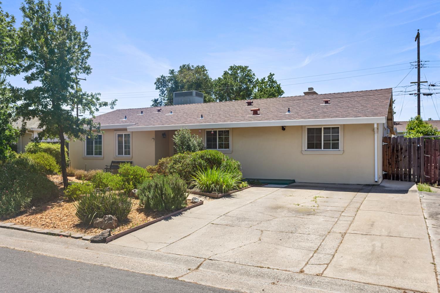 Detail Gallery Image 2 of 29 For 3136 Chelsea Rd, Sacramento,  CA 95864 - 4 Beds | 2 Baths