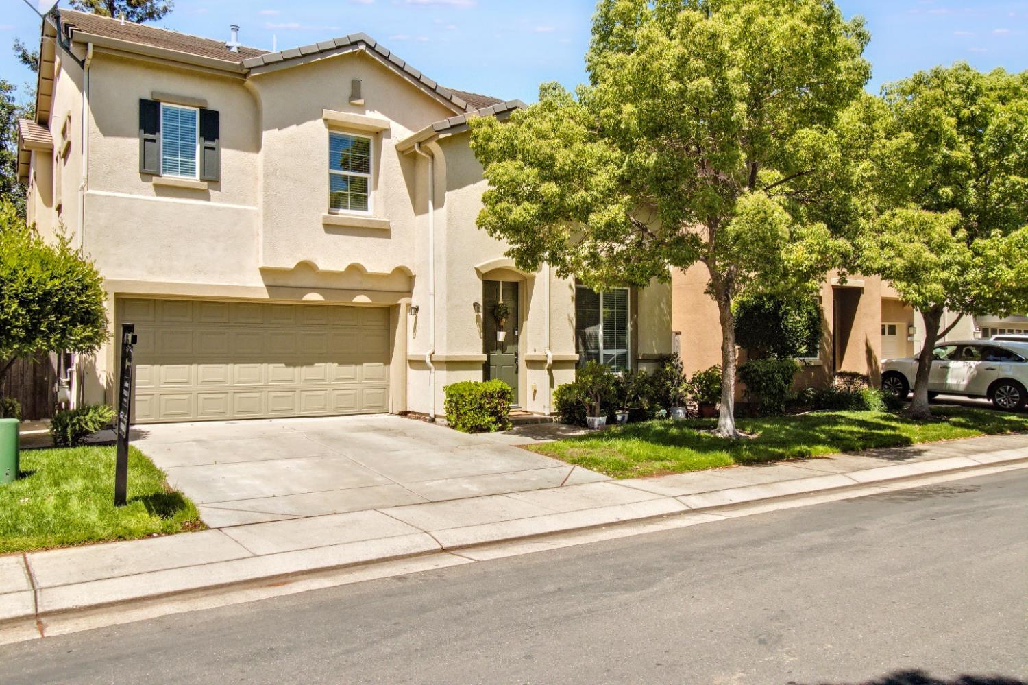 Detail Gallery Image 1 of 23 For 10849 Iris Bloom Dr, Stockton,  CA 95209 - 5 Beds | 3 Baths