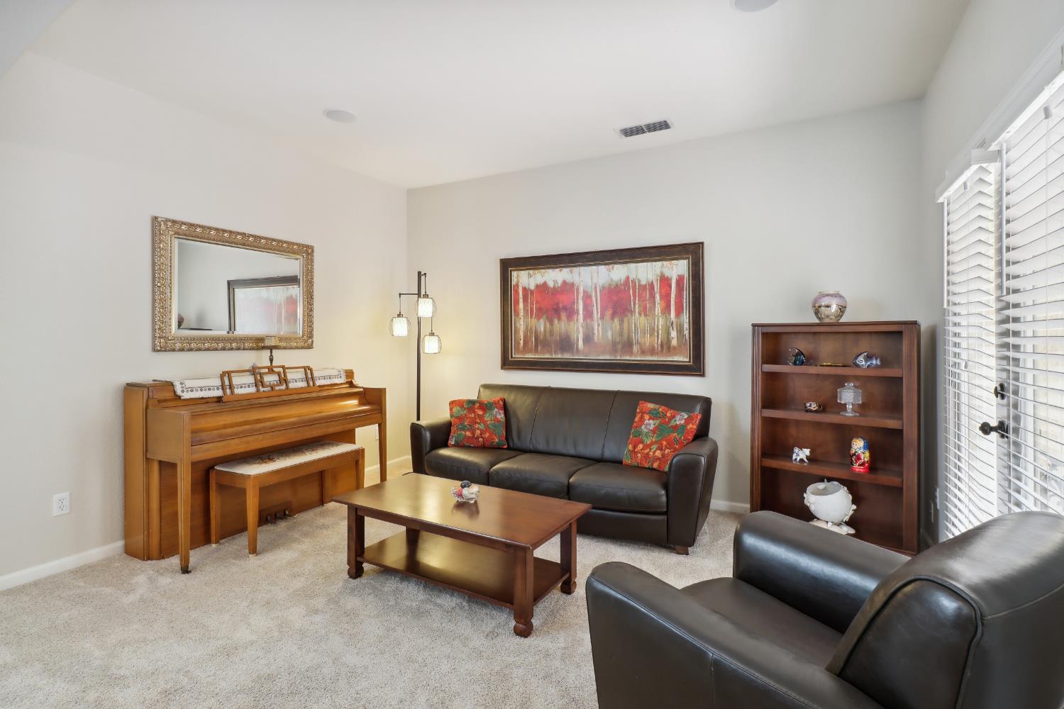 Detail Gallery Image 12 of 72 For 2049 Riggs Ave, Sacramento,  CA 95835 - 5 Beds | 3 Baths