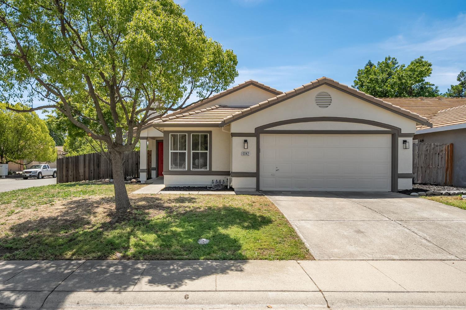 Detail Gallery Image 1 of 23 For 6042 Bach Ct, Citrus Heights,  CA 95621 - 3 Beds | 2 Baths