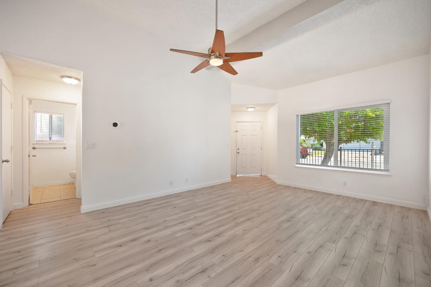 Detail Gallery Image 7 of 28 For 4123 Sea Meadow Way, Sacramento,  CA 95823 - 3 Beds | 2 Baths