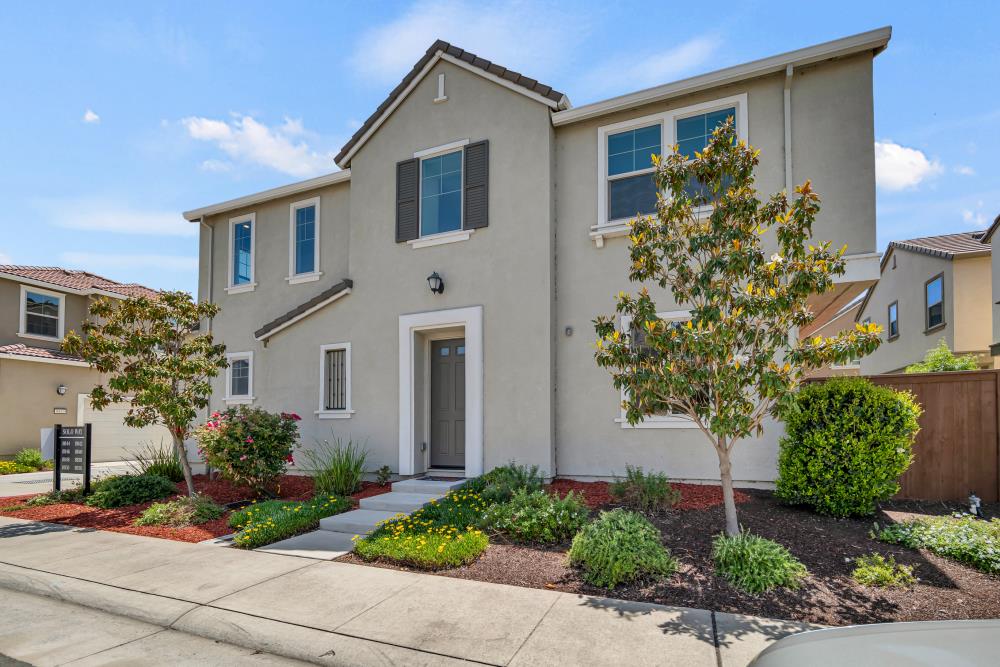 Detail Gallery Image 2 of 47 For 8836 Solo Way, Elk Grove,  CA 95757 - 3 Beds | 2/1 Baths