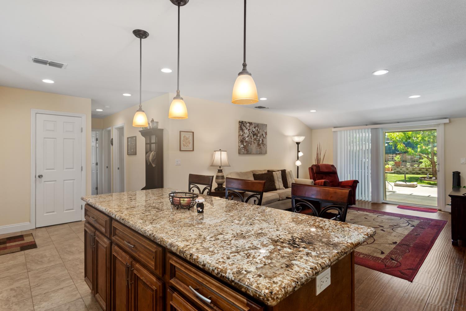 Detail Gallery Image 6 of 29 For 3136 Chelsea Rd, Sacramento,  CA 95864 - 4 Beds | 2 Baths