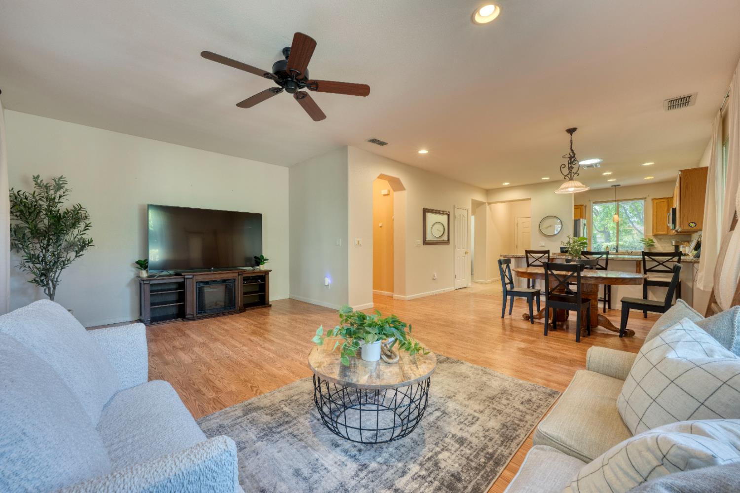 Detail Gallery Image 12 of 26 For 311 Pelican Bay Cir, Sacramento,  CA 95835 - 2 Beds | 2 Baths