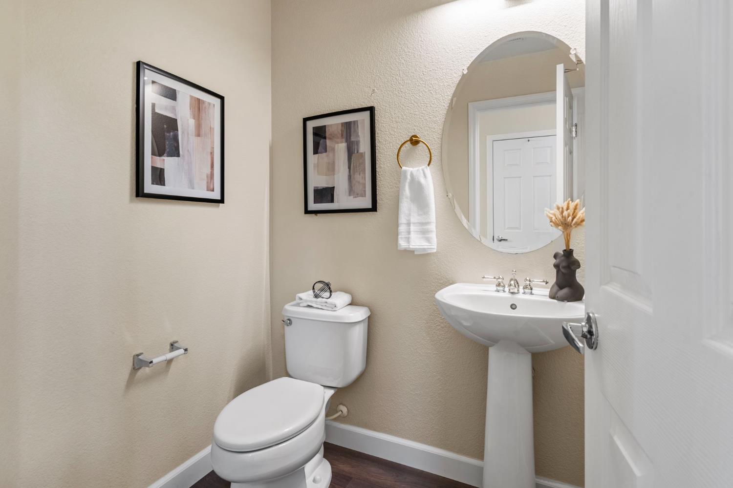 Detail Gallery Image 7 of 40 For 4677 Bonsai Ave, Tracy,  CA 95377 - 4 Beds | 2/1 Baths